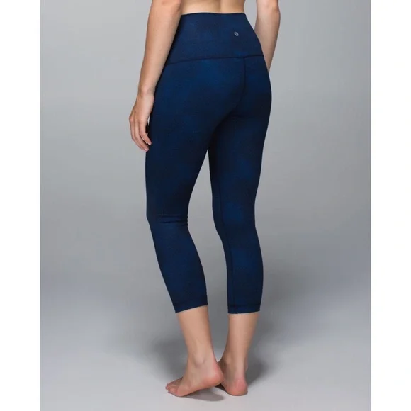 Lululemon Wunder Under Crop - Picture 2 of 11